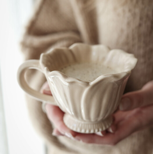 Blomstra Mugg från Majas lyktor säljs till förmån för Barncancerfonden