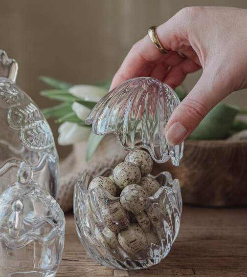 Glasburk Ägg, från Majas lyktor säljs till förmån för Barncancerfonden