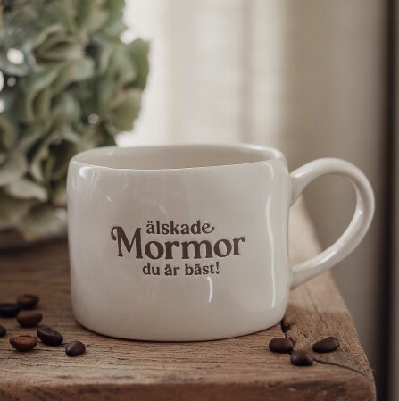 Mugg Älskade Mormor från Majas lyktor säljs till förmån för Barncancerfonden