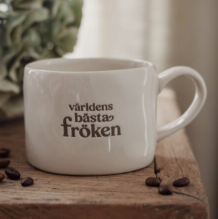 Mugg Världens Bästa Fröken från Majas lyktor säljs till förmån för Barncancerfonden