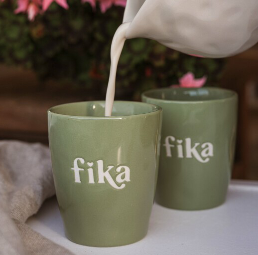 Mugg Fika, grön från Majas lyktor säljs till förmån för Barncancerfonden