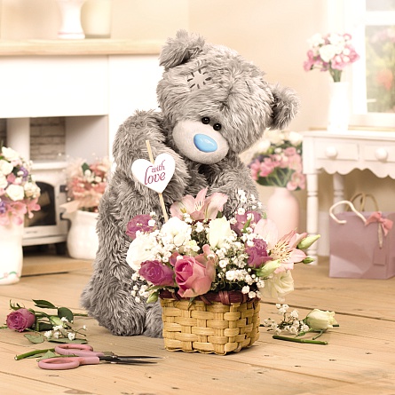 Me to you (Miranda nallar) 3D-Kort (Födelsedag), Nalle med blomsterkorg - Me To You