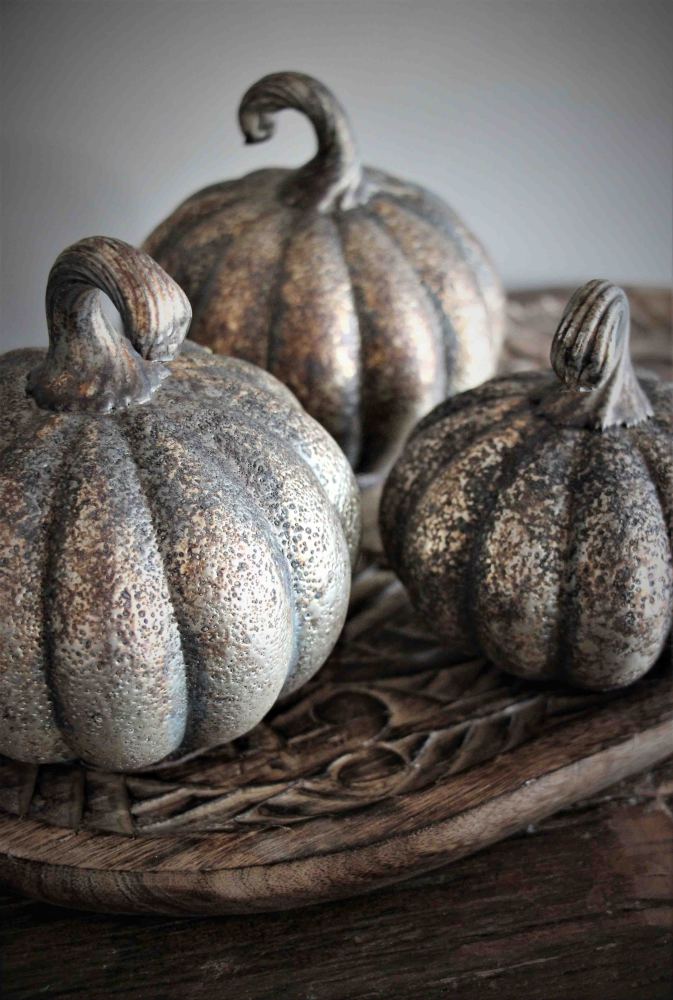 Rustic Pumpkin (dekorationspumpa), från Majas lyktor säljs till förmån för Barncancerfonden