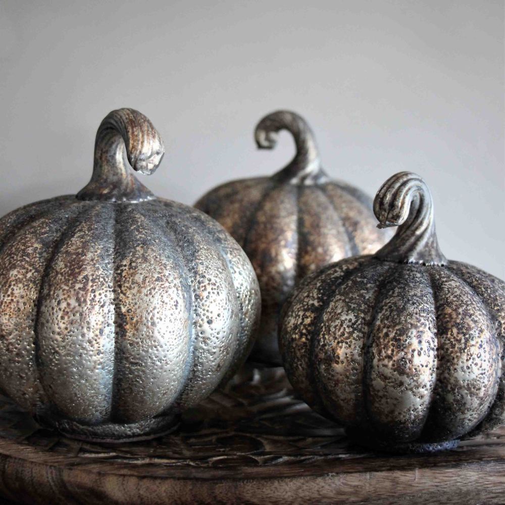 Rustic Pumpkin (dekorationspumpa) - Majas lyktor/ Barncancerfonden (Stor 14cm) • Pryloteket