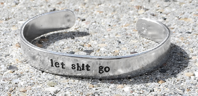 Armband "Let shit go" - Littlebit Design • Pryloteket