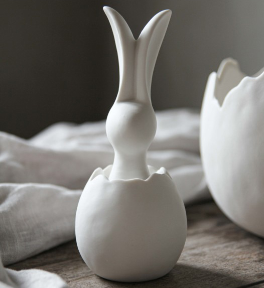 Bunny in an egg (Kanin i ägg), från Majas lyktor säljs till förmån för Barncancerfonden