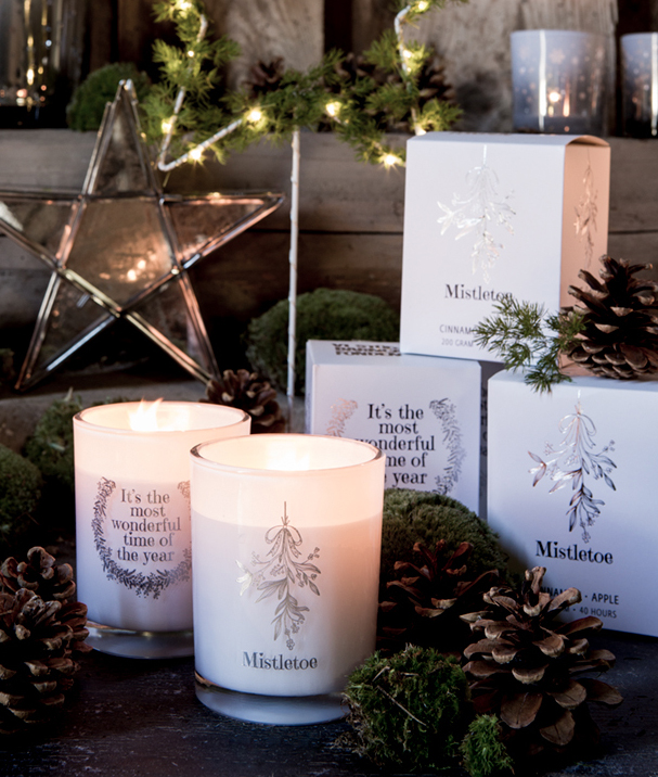 Doftljus Mistletoe (Äppel & Kanel) från Majas Lyktor/Barncancerfonden