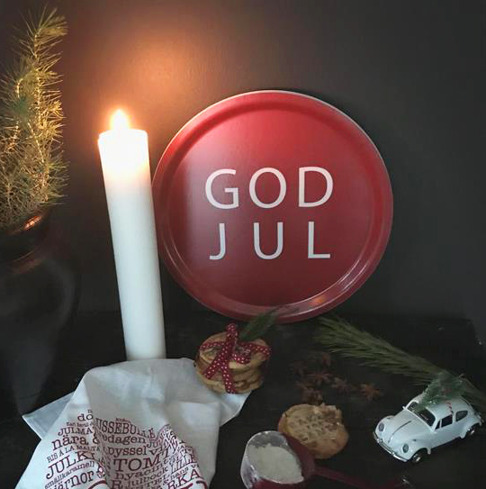 Bricka God Jul, r?d med vit text • Pryloteket