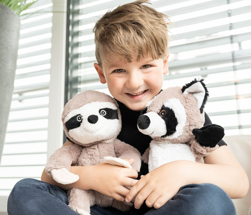 Värmenalle Tvättbjörnen Ture - Habibi Plush Säljs på Presenteriet.se