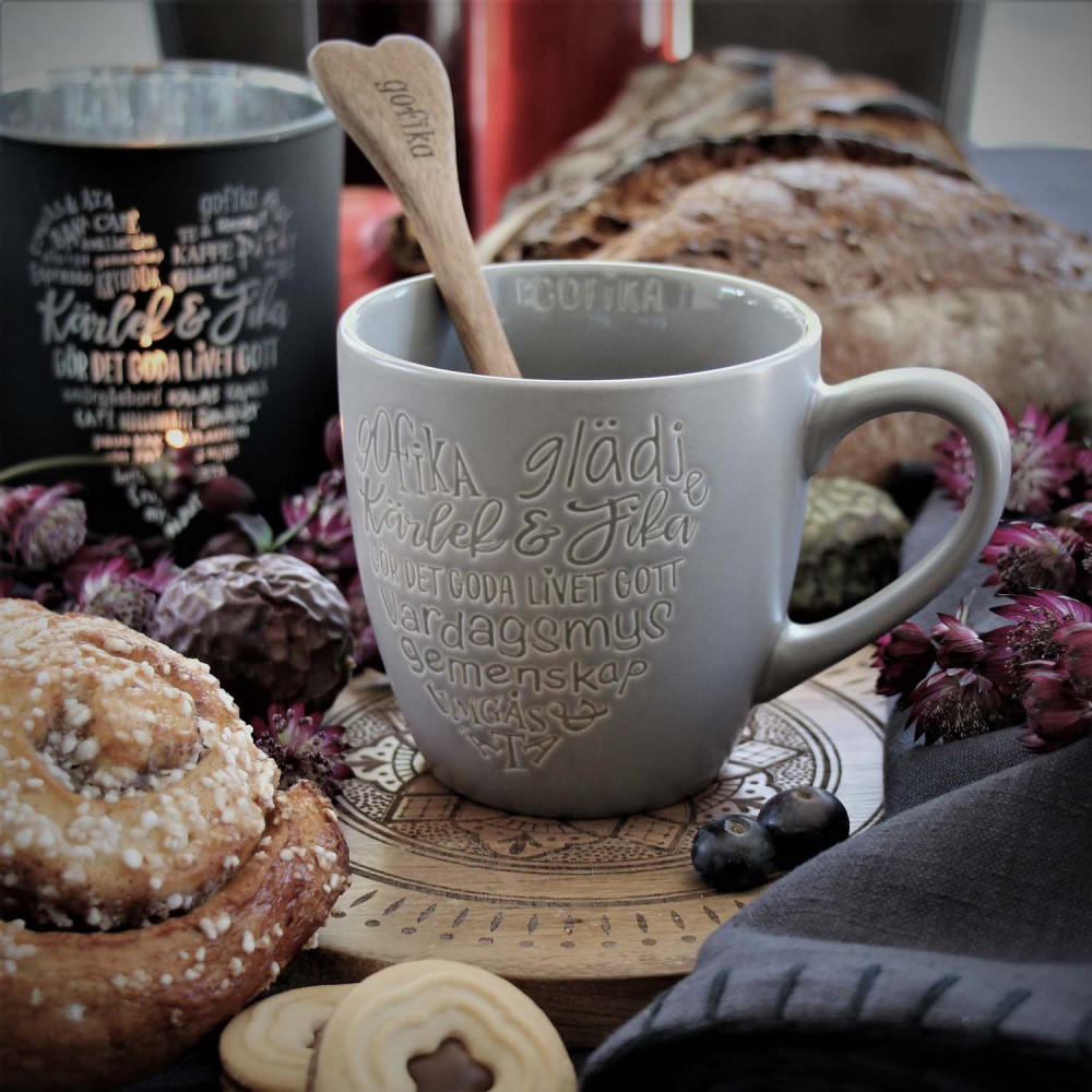 Mugg Kärlek & Fika från Majas lyktor säljs till förmån för Barncancerfonden