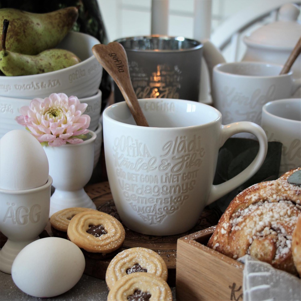 Mugg Kärlek & Fika från Majas lyktor säljs till förmån för Barncancerfonden