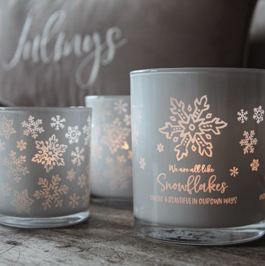 Ljuslykta We are all like snowflakes, från Majas lyktor säljs till förmån för Barncancerfonden