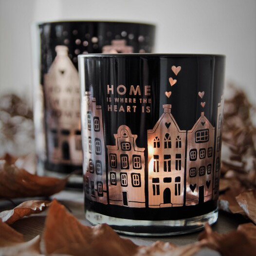 Ljuslykta Home is where the heart is, från Majas lyktor säljs till förmån för Barncancerfonden