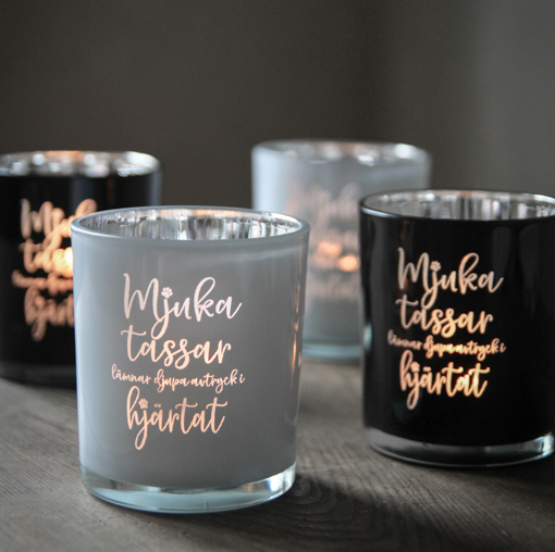 Ljuslykta Mjuka Tassar - Majas lyktor/ Barncancerfonden • Pryloteket