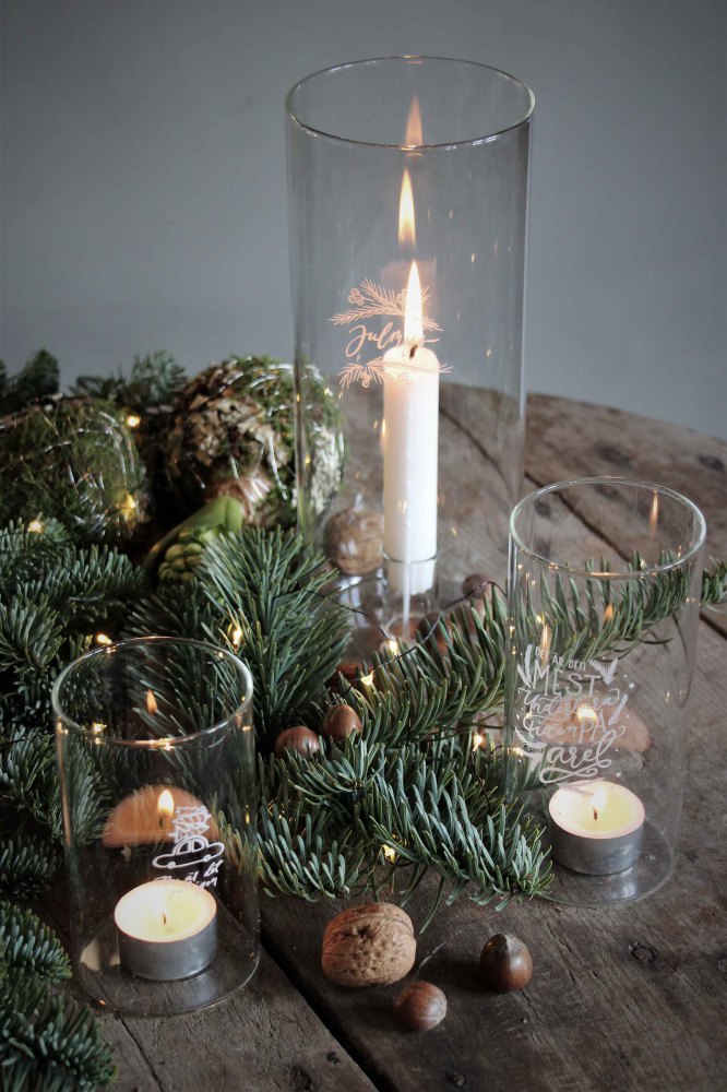 Ljuslykta Nu är det jul igen (klarglas) från Majas lyktor säljs till förmån för Barncancerfonden