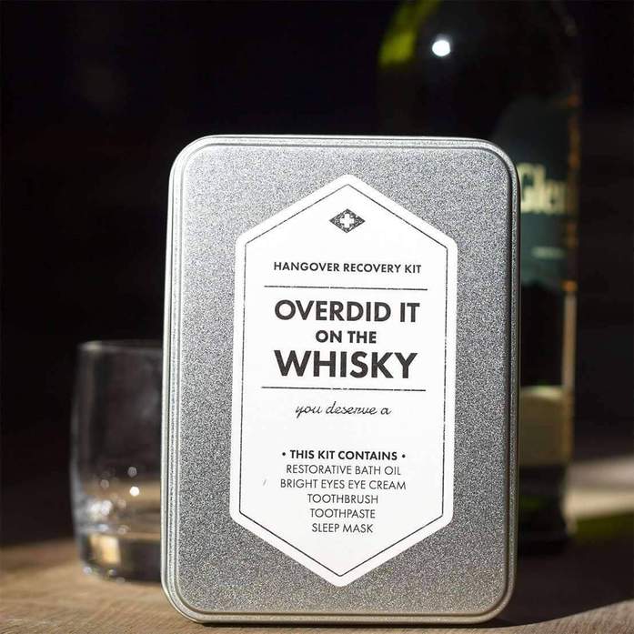 Overdid It On Whisky Kit - R?ddningskit f?r baksm?lla • Pryloteket