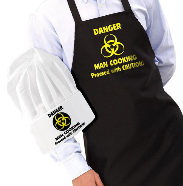 Förkläde och kockmössa, DANGER Man Cooking säljs på Presenteriet.se